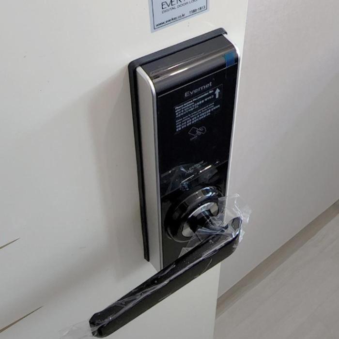 Sunshinhongdeuni-men Only Capsule hotel Seoul